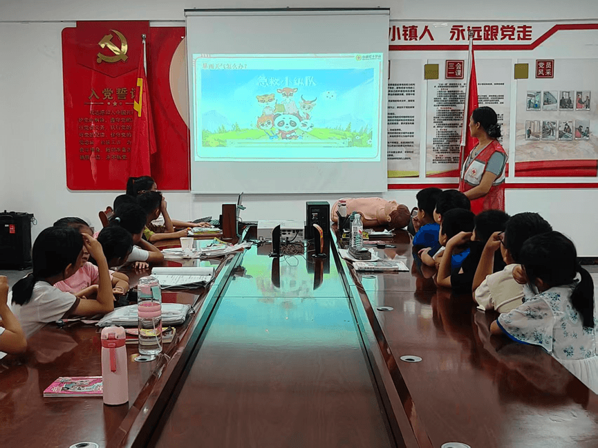 罗庄急救小课堂 点亮暑期公益托管班
